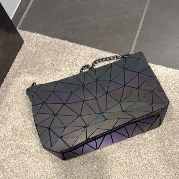 Black Geometric Shoulder Bag with Chain Strap - Picture 3 of 4